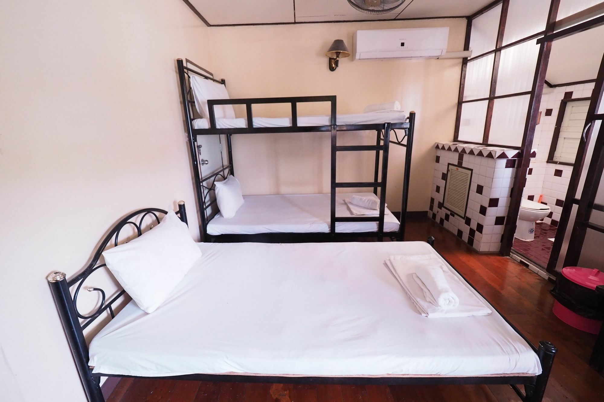 Brickhouse Ayutthaya Guesthouse Est 1986 Eksteriør billede