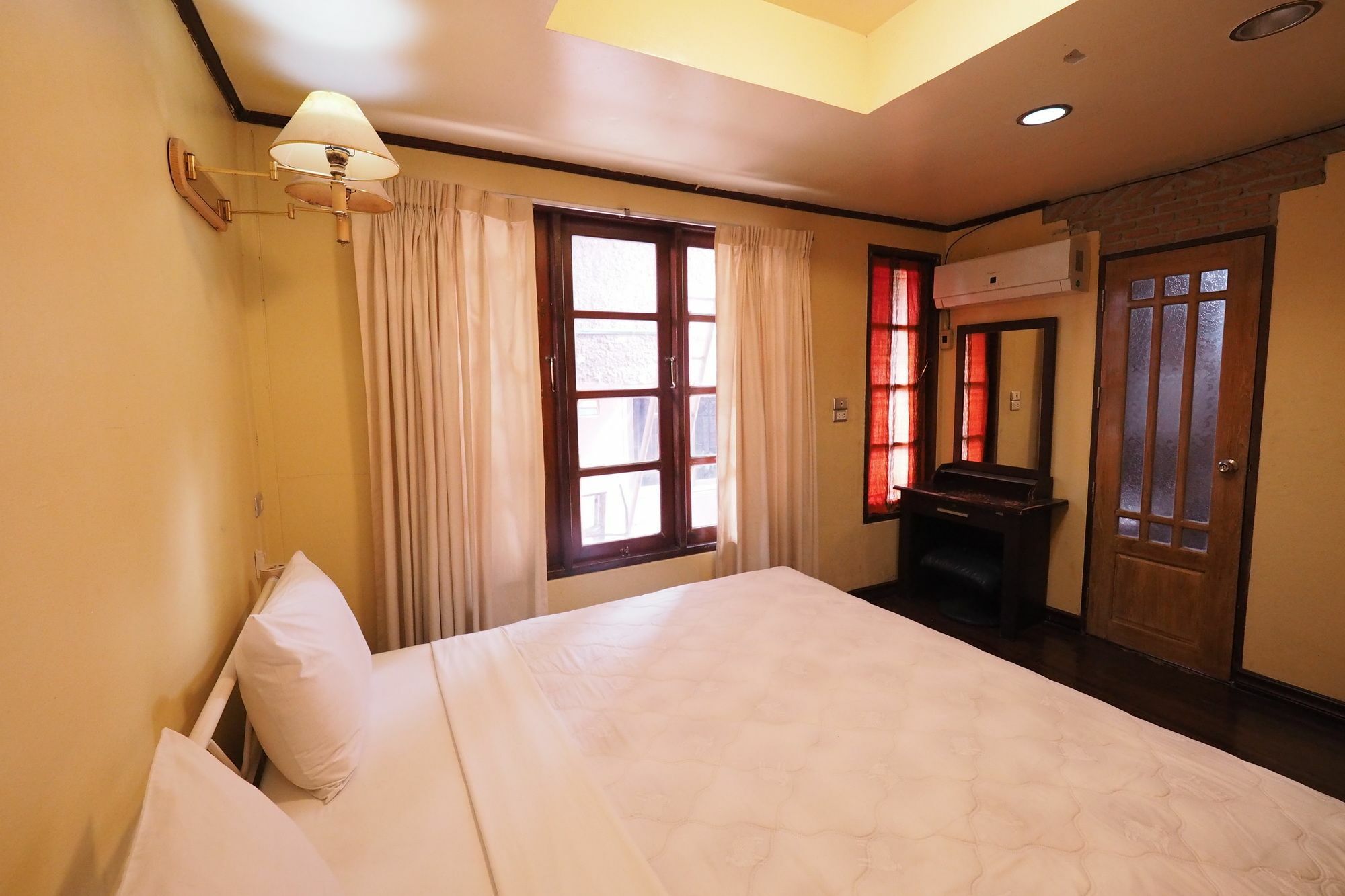 Brickhouse Ayutthaya Guesthouse Est 1986 Eksteriør billede