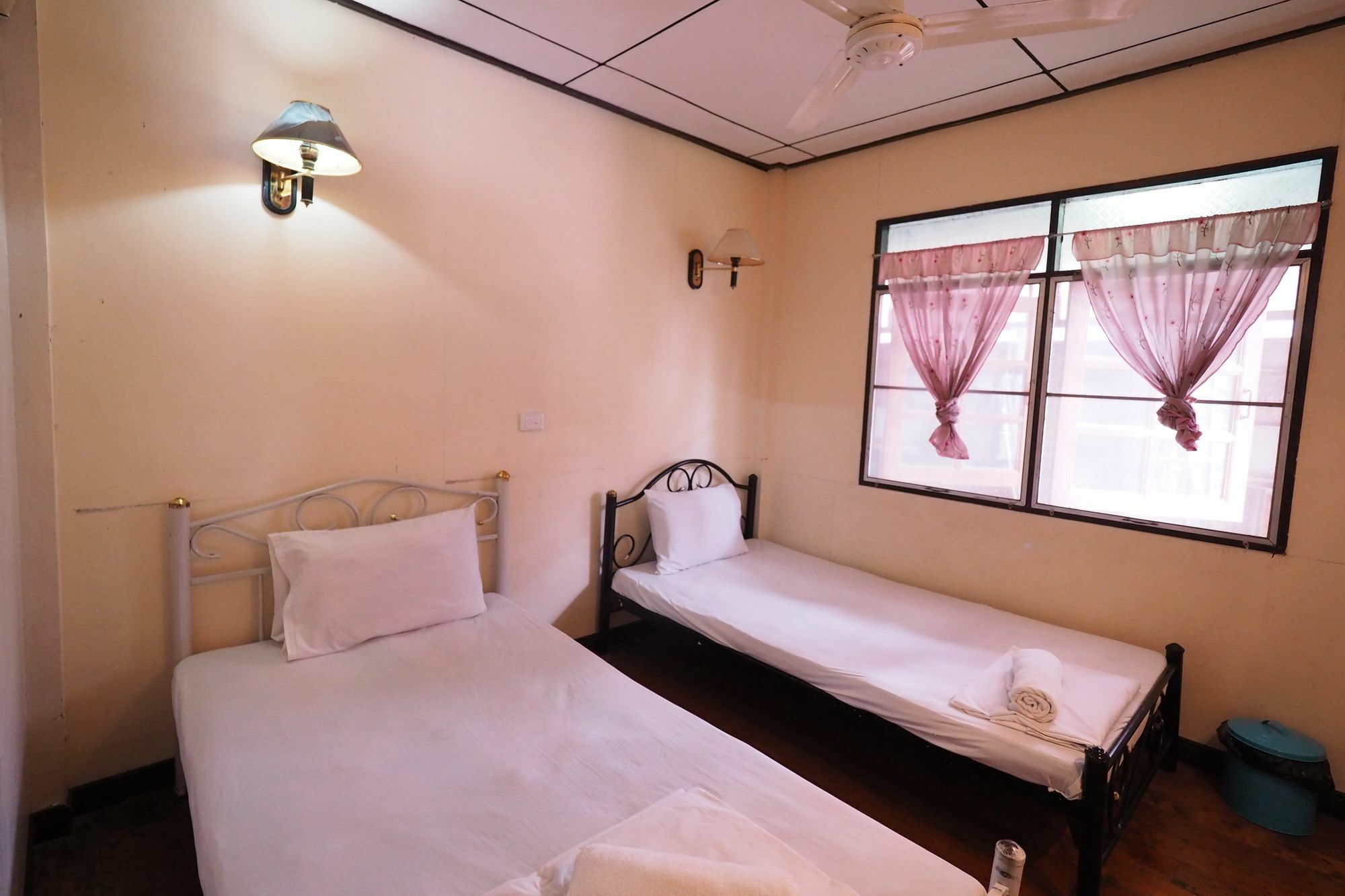 Brickhouse Ayutthaya Guesthouse Est 1986 Eksteriør billede